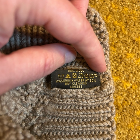 Louis Vuitton Camel Knit Beanie - Picture 2 of 9